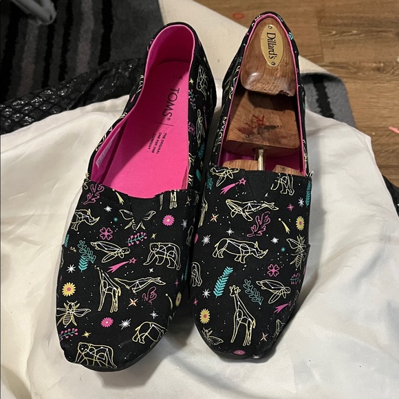 Toms Shoes - Toms Black Flats with Vibrant Animal Design